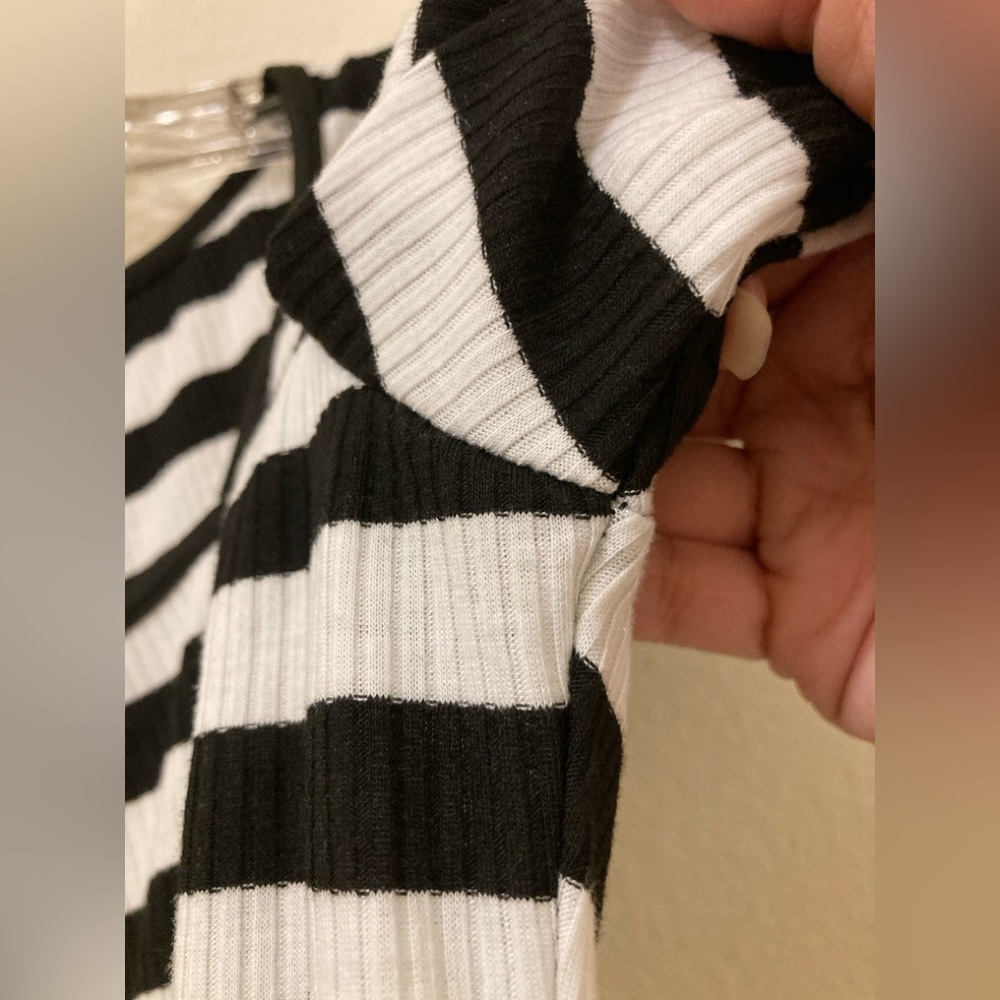 Emery Rose Black White Striped Puff Sleeve Top Size S - Picture 3 of 7